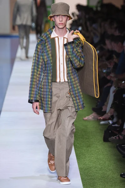 Look 8